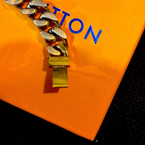 Louis Vuitton monogram bracelet m62486 authentic comes with lv duster bag - Picture 3 of 3
